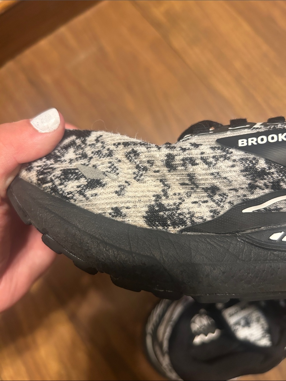 Black and white brooks womens 7 - Picture 7 of 7